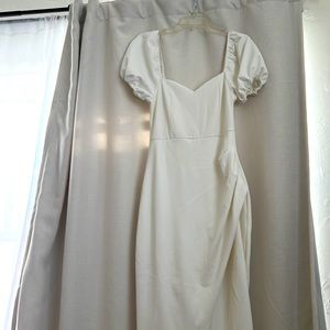 Gorgeous, figure flattering white dress🤍